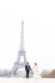 Walaupun kekocakan gambar itu terlihat sederhana. Red Wedding Gown For A Romantic Springtime Pre Wedding In Paris