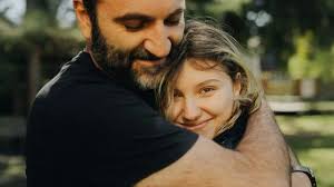 Pai de Isabel Veloso se manifesta sobre estado de saúde de filha: "Lutando  com coragem"