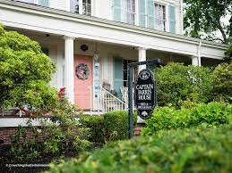 With pedro pascal, gina carano, julia jones, isla farris. 6 Reasons To Stay At Captain Farris House Life As A Maven