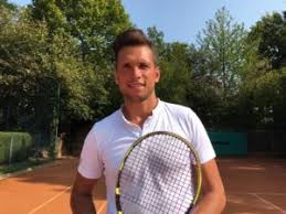 Melompat 16 tahun, roger federer telah menjelma menjadi pete sampras berikutnya. Pirmin Hanle Schlagt Ein Neues Kapitel In Seinem Leben Auf Sportpresseburo Margot Staab