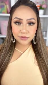 Llegó JUEVES!!! 🥰🥰 y nos conectamos 8:30PM para hacer un bello maquillaje  juntas con un producto nuevo que compré, les enseñaré a utilizarlo 🥰  ¿Cuántas de mis bellas me acompañan hoy y