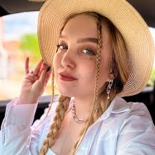 Sandra Lima: похожие исполнители, слушать онлайн на Zvuk.com