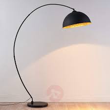 gebogene stehleuchte jonera schwarz und golden curved floor lamp floor lamp curved lamps