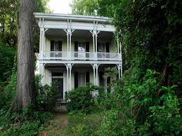 You can't talk about the most haunted places in charleston without mentioning the battery carriage house. Unexpectedly Haunted Southern Road Trips Travel Channel