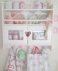 Pastel Pembelerin Hakim Oldugu Tatli Salonundan Kareleri Paylastigimiz Sebnem Hanim Mutfaginda T Country Style Kitchen Kitchen Transformation Romantic Kitchen
