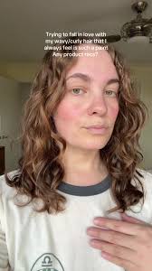 Embrace Your Curly Hair with Carrie Bradshaw's Vibe