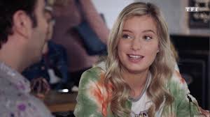 Les maux de ventre d'anna n'étaient pas anodins. Demain Nous Appartient Du 28 Avril Solenne Doute De Son Pere Resume Video De L Episode 914 En Avance Stars Actu