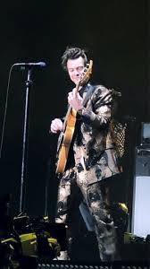 Harry On Stage Tonight Melbourne Australia April 24 2018 Harry Styles Live Normal Guys Edward Styles
