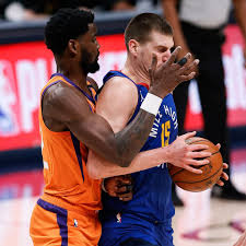Deandre ayton played just 25 minutes in tuesday's win over the lakers, finishing with 17 points ayton's minutes dipped a bit on tuesday, not because of what he didn't do but rather what dario. Nba Playoffs Suns Nuggets Watch Deandre Ayton S Hilarious Reaction To Nikola Jokic S Stat Line Sports Illustrated Indiana Pacers News Analysis And More