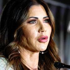 What is the difference between Heartbreaker and Starkisser jelly lip  plumping masks?