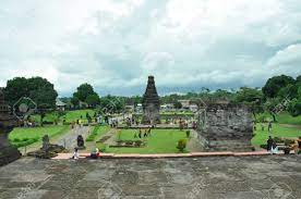 Hal yang perlu menjadi perhatian pemerintah daerah setempat adanya perbaikan pengelolaan tiket masuk, parkir, dan pedagang yang dipandang masih. Candi Penataran Blitar Jawa Timur Stock Photo Picture And Royalty Free Image Image 25012490