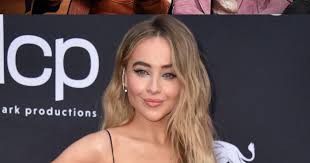 Let us explain the olivia rodrigo joshua bassett sabrina carpenter love triangle drama, including if you've listened to the radio/been on social media/spoken to anyone under 21 lately, you may be across the spectacularly dramatic lives of olivia rodrigo, joshua bassett, and sabrina carpenter. Olivia Rodrigo Gegen Joshua Bassett Und Sabrina Carpenter Tackles In Song Zuruck Zu Den Geruchten Nach Welt