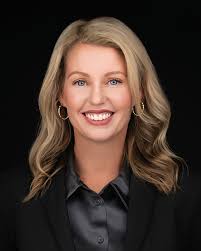 Meet the fantastic and wonderful Emily Palmer of Emily Gale Photography!  She's our cover photographer for YMM Parent's latest edition. When she's  not busy being a mom to her two sons, Brogan