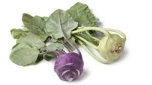 Има големи, продълговати тъмнозелени листа. Alabash Tipichniya Nemski Zelenchuk