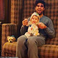 Currently, it is known that their son beckett mercer is 3 months old. Jesse Tyler Ferguson Shares First Photo Of His Darling Five Month Old Baby Boy Beckett S Face Daily Mail Online