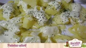Une recette simple qui allie le goût et le croustillant des pommes de terre sautées avec le fondant de la pomme de terre au four. Recette D Aioli Aux Pommes De Terre Recette Traditionnelle Recettes De Cuisine