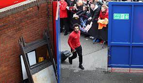 Mohamed salah was born on june 15, 1992 in basyoun, egypt. Mohamed Salah Vom Fc Liverpool Der Beste Busfahrer Der Welt