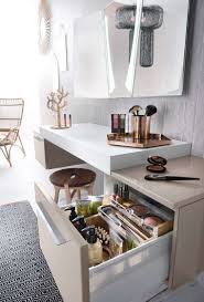 Le Meuble Coiffeuse Fait Son Grand Retour Dans La Salle De Bain Dressing Room Design Home Decor Home