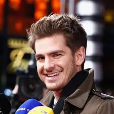 Andrew was raised in a middle class family, and attended a private school, the city of london freemen's. Andrew Garfield Aktuelle News Infos Bilder Bunte De