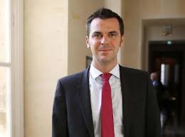 #lafrancesolidaire | combattre le surendettement, c'est lutter contre une spirale qui pousse trop de familles dans la. La Loi De Sante Va S Enrichir Promet Son Rapporteur Olivier Veran Ps Le Quotidien Du Medecin