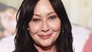 Shannen doherty has made it clear she is fed up with the beauty standards set by hollywood. Shannen Doherty Da War Die Welt Noch In Ordnung Sie Postet Foto Aus Kindheitstagen Bunte De