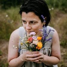 Foraging for Purple Dead Nettle: an edible backyard weed