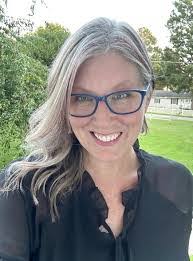 Laurie Leslie's Instagram, Twitter & Facebook