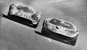 1967 Daytona 24 Hours The Battle On The Banked Curve Between 412p 26 Pedro Rodriguez Guichet And Ford Gt40 11 Dic Sports Car Racing Hot Rods Cars Ford Gt