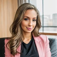 Ellen Roz's Instagram, Twitter & Facebook