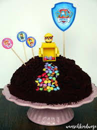 Beim paw patrol logo und bei der zentrale habe ich es mir dieses mal etwas einfacher gemacht und sie direkt mit meinem lebensmitteldrucker auf fondantpapier gedruckt. Paw Patrol Torte Maulwurfkuchen Mit Schaufelbagger Smarties