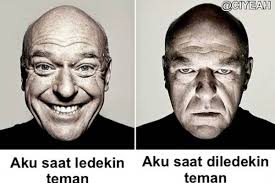 Begitu juga dengan kepala yang menunduk atau wajah yang melihat ke bawah, dimana hal ini menunjukkan bahwa seseorang sedang menyembunyikan sesuatu atau merasa malu. 10 Meme Perubahan Ekspresi Wajah Mendadak Bikin Bengek