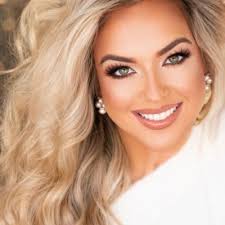 Darlene Lovett's Instagram, Twitter & Facebook