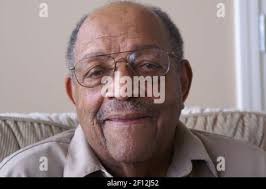 I miei amici sono nati poveri, sono morti poveri", ha detto Vincent Shields,  durante una recente intervista alla sua casa di Kansas City, Missouri.  Senza riguardo ai loro mezzi oggi, gli ottogenariani,