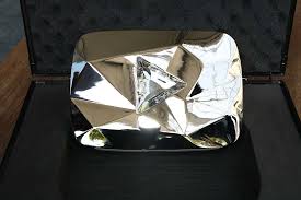 Blackpink Is The First K Pop Group To Receive Youtube S Diamond Play Button Allkpop Forums Cappello di youtube giocare icona papà. diamond play button