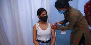 Vaccinations in singapore are currently being rolled out with priorities given to persons from 45 years old and employees can refuse to be vaccinated since vaccinations are voluntary in singapore. 4bgpfwdtmqz3jm