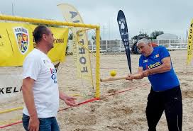 De marian cărăvan în 21 noiembrie 2016, ora 7:46 pm cu toate că strategiile de marketing ale unor federații sportive au transformat mai multe discipline în „sport național, această sintagmă îi revine de drept oinei. Eforie Nord Celebrul RicÄ RÄducanu A Dat Fotbalul Pe OinÄ