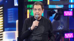Produced by rede globo and hosted by fausto silva (also known as faustão), it features live music performances (usually by the most popular artists in brazil at the time). Faustao Passa Mal E Nao Vai Gravar O Domingao
