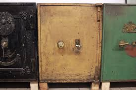 Il faut user de douceur avec lui, le caresser longuement. Coffre Fort Original Anglais Brun Clair Du 19eme Siecle Antiquites Sur Anticoantico