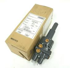 The trip valve can be top‐mounted on a manifold, yoke‐mounted, or bracket‐mounted to match the application requirements. New Fisher Fs377 1 377 1 Pressure Sensing Trip Valve 3771 Fs3771 Sb Industrial Supply Inc