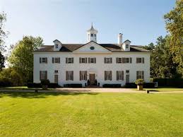 Suburban Paris Replica Of George Washington S Home Luxury Homes For Sale Luxury Real Estate Vaucresson Estate Homes