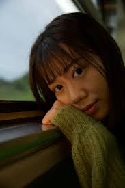 我覺得會覺得好看是在構圖上有一條延伸的線會引導別人覺得畫外有什麼東西然後感覺把人的膚色拉出來就會很好看