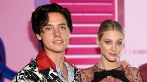 It seems as if the world would still be a stranger cole sprouse spoke with entertainment tonight about him and lili reinhart. Cole Sprouse And Lili Reinhart Avoid Answering Paparazzi When Badgered About Their Relationship Status Teen Vogue