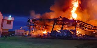 In via de rustici a firenze, un seminterrato sta prendendo fuoco. A Fuoco Uno Stabilimento Per La Produzione Di Oli E Bio Diesel