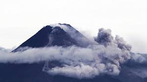 Intensitas erupsi gunung merapi saat ini meningkat dan signifikan. Jpkhzuxbl2rctm