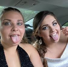 Kari Durham's Instagram, Twitter & Facebook