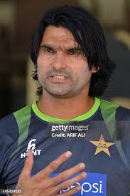 Pakistani cricketer Mohammad Irfan speaks with media at the Gaddafi... News  Photo