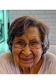 Julie Moses's Instagram, Twitter & Facebook