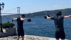 Instagram sayfası gerçekten kezban mıknatısı gibi. Kerim Sabanci Ve Haci Sabanci Bogaz Daki Yalilarinda Denize Karsi Spor Yapti Dailymotion Video