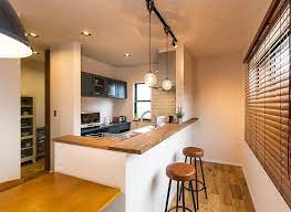 色づかいが可愛いカリフォルニアスタイルの家 アレッタの施工例集 姫路 注文住宅 工務店 リビング インテリア 西海岸 カウンター椅子 注文住宅