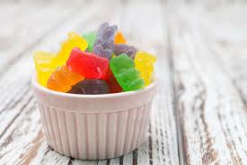Gummibarchen Selber Machen In 4 Schritten Zu Leckeren Fruchtgummis Gummibarchen Ohne Zucker Gummibaren Selber Machen Sussigkeiten Selber Machen